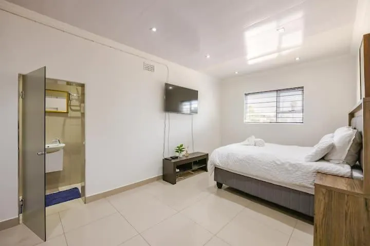 Apartment One Bedroom Apartment. Cape Town